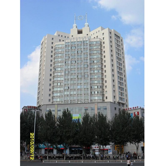 4、新天地購(gòu)物廣場(chǎng)     電梯28臺(tái)，其中包括客梯、觀(guān)光梯、自動(dòng)扶梯、貨梯